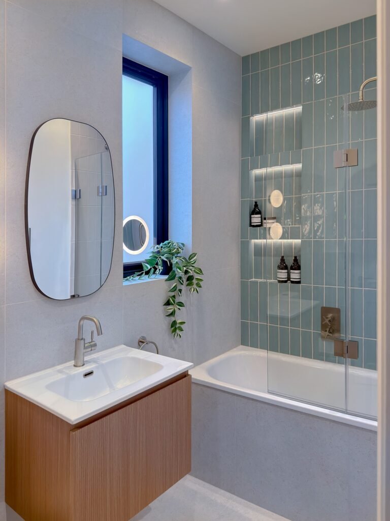 5. Recessed Shelving in a Tub and Shower Combo