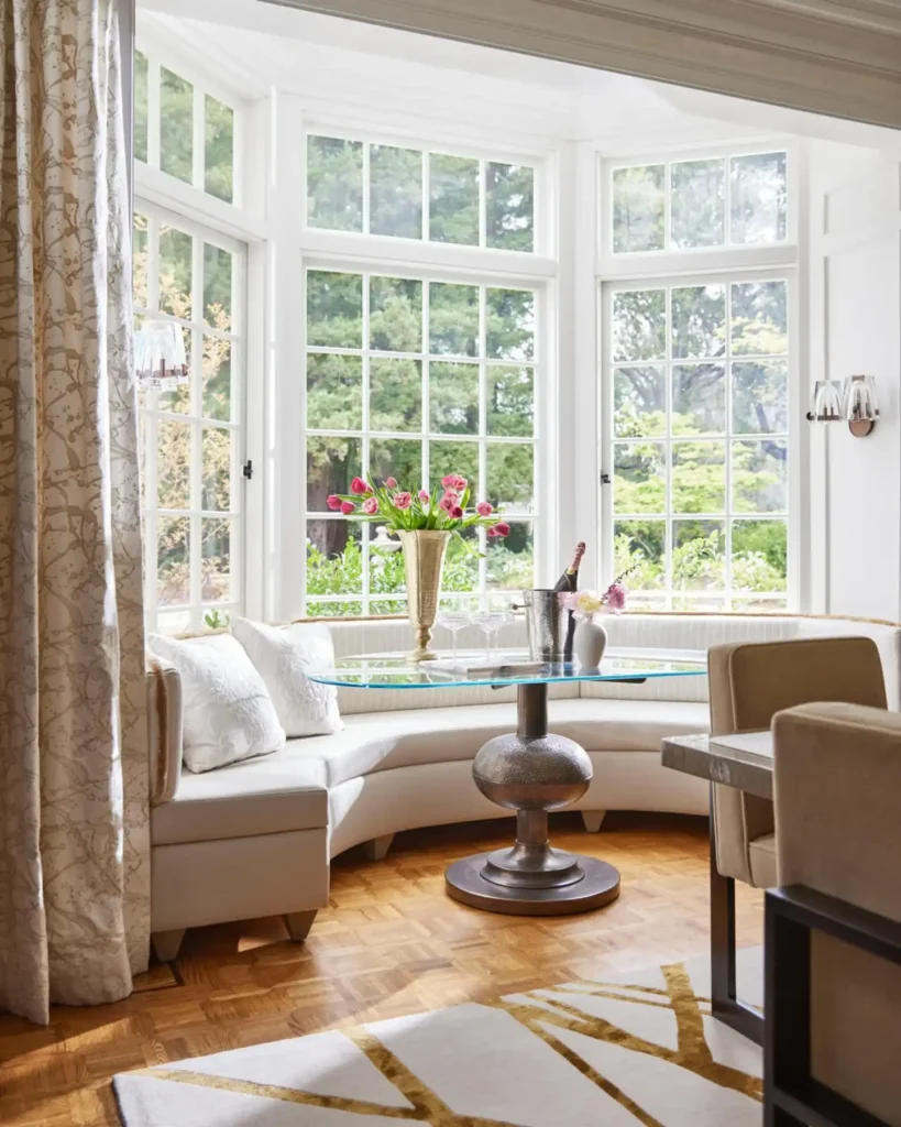 6. Curved Bay Window Banquette
