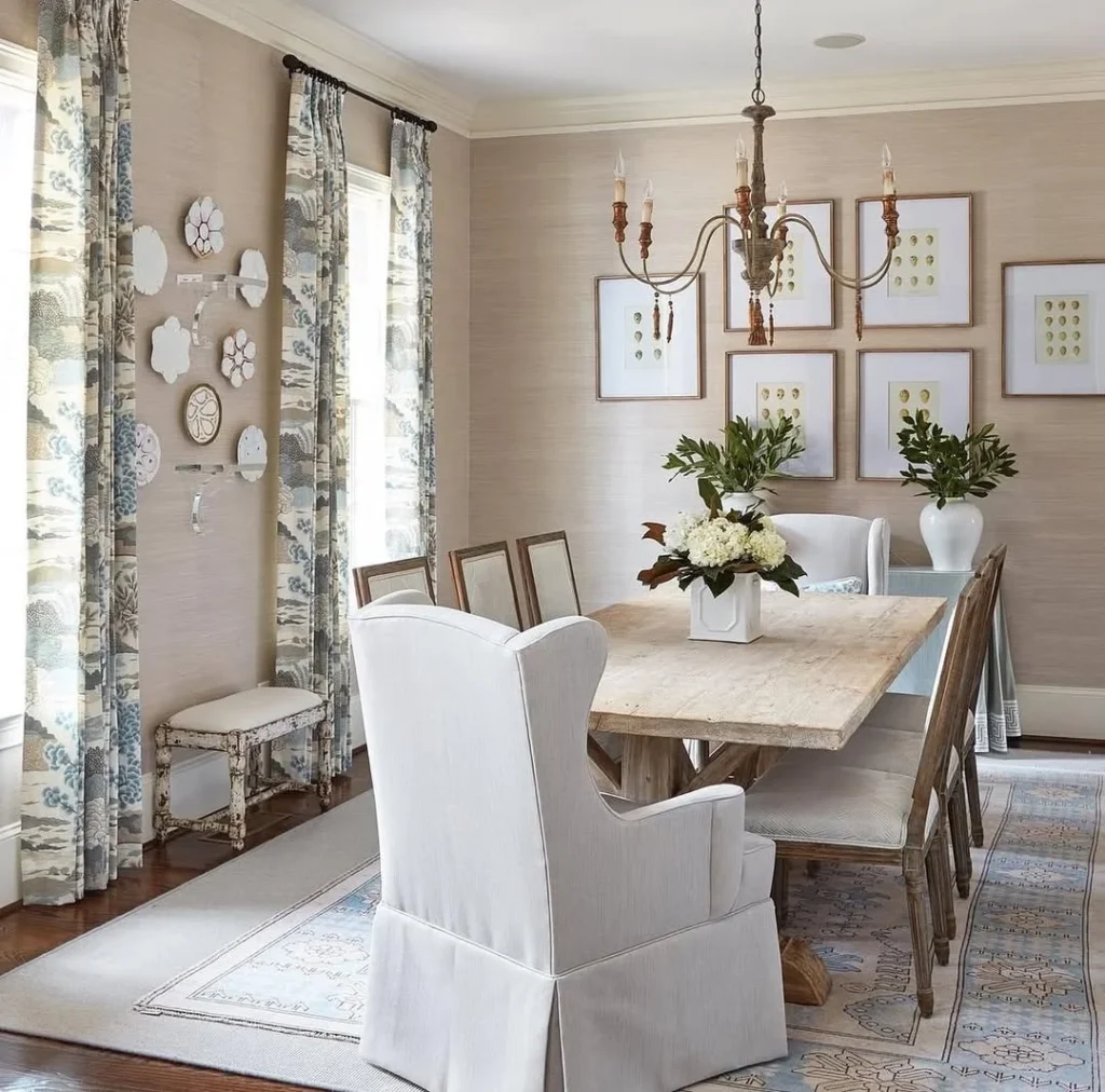 7. Breezy Dining Room Decor