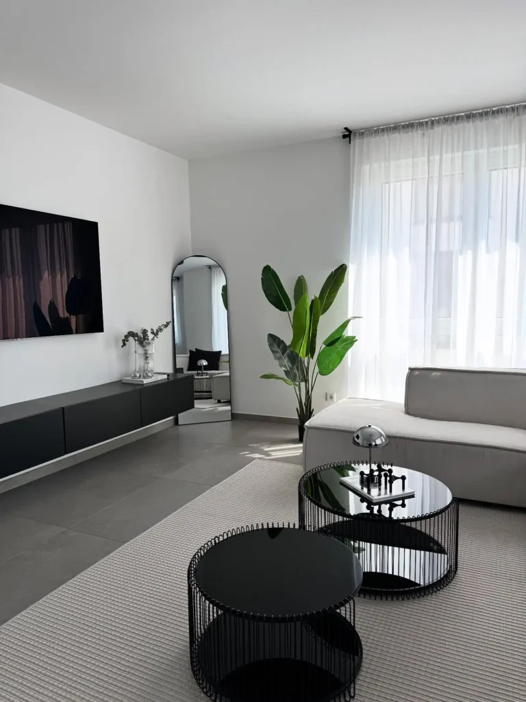 10. Wire Frame Coffee Tables With Glass Tops