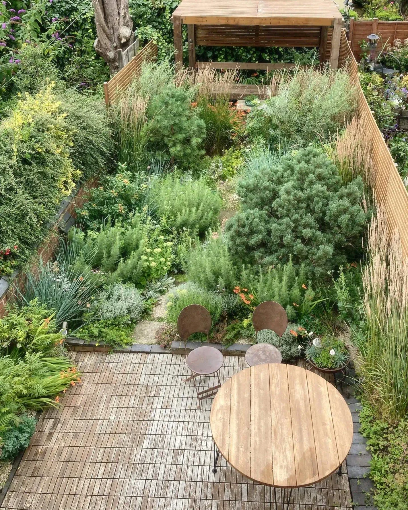 13. Compact Courtyard Garden with Timber Decking